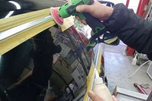 VOLVO V60　モール磨き施工