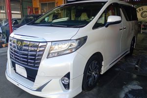 TOYOTA ALPHARD　ボディー磨き施工