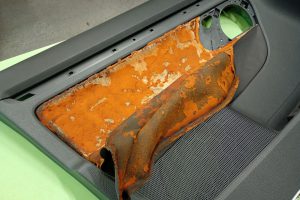 ドア内張貼り替え