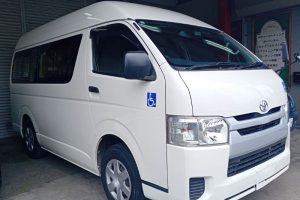 TOYOTA HIACE　ボディー磨き施工